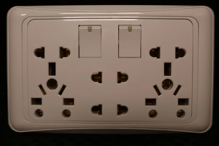 Double%20Light%20Plug%205%20in%201%20socket%20universal%20Multi%20functional%20socket%20maximum%20current%2010%20Amp%20220%20Volt%20AC.%20-%20Image%206