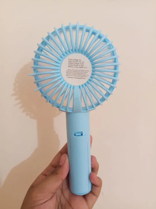 Portable%20Mini%20Rechargeable%20Fan%20%E2%80%93%20Ideal%20for%20Indoor%20&%20Outdoor%20Use,%20Travel-Friendly%20-%20Image%206