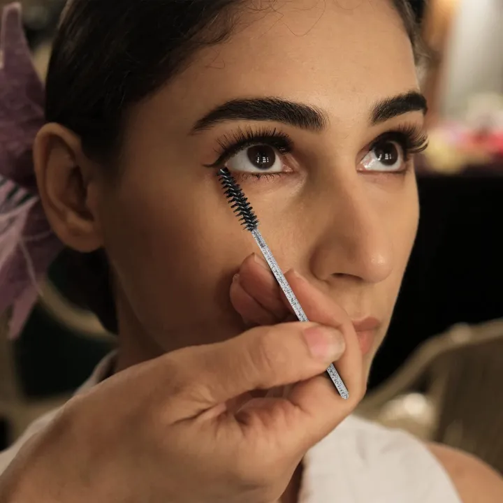 50%20disposable%20eye%20black%20sticks,%20crystal%20eyebrow%20bobbin%20brush%20for%20extending%20eyelashes,%20mascara%20brush%20with%20container%20-%20Image%205