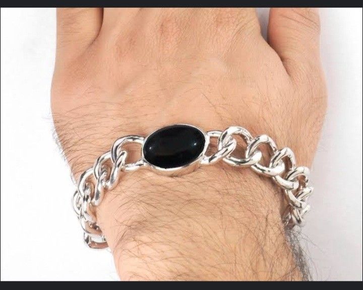 Premium Quality Bracelet of Salman Khan in black stone. Higu quality and shiny Look. Shiny Chain same as in Picture.