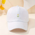 Adjustable baseball cap, daisy embroidered fisherman's cap, lightweight and suitable for spring and summer outings.