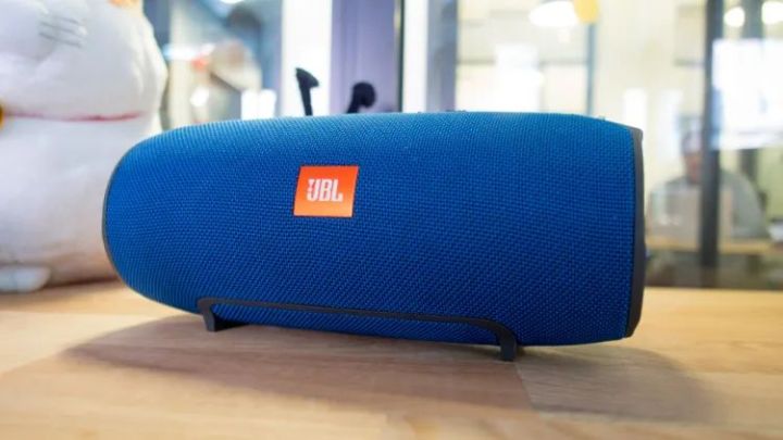 JBL%20Xtreme%20big%20portable%20Bluetooth%20speaker%20-%20Image%204