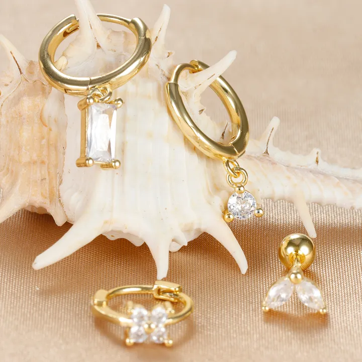 4PCS%20Stainless%20Steel%20Four%20Zircons%20Flower%20Pendant%20Hoop%20Earrings%20Set%20for%20Women%20Cartilage%20Huggies%20Square%20Earring%20Piercing%20Jewelry%20-%20Image%205