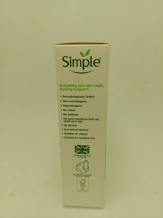 Simple%20Hydrating%20Light%20Moisturiser%20125ml%20-%20Image%204