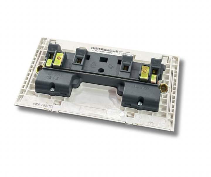 13A%20Twin%20socket%20-%20Image%203