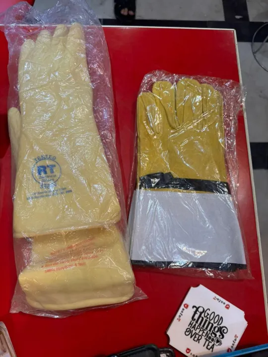 Electric%20gloves%20(RT)%20+%20Hi-Line%20Outer%20(Complete%20set)%20%20%0ATestVolts:%205000,%201%20latex%20pair%2016%E2%80%9D%20+%201%20Hi-Line%20leather%20outer%20-%20Image%202