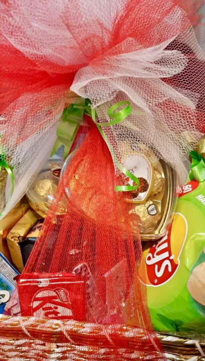 Premium%20Snacks%20Gift%20Hamper%20%7C%20Chips,%20Chocolates%20&%20Drinks%20%7C%20Birthday,%20Anniversary%20&%20All%20Occasion%20Gift%20Basket%20-%20Image%203