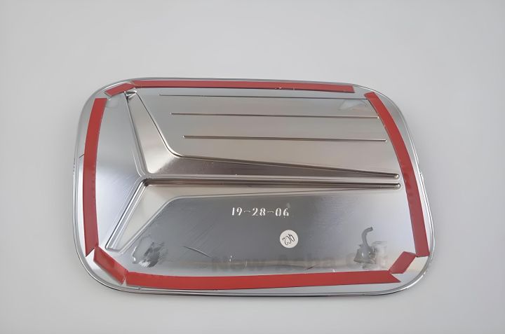 Toyota%20prius%202018-2022%20fuel%20tank%20Carbon%20&%20Chrome%20cover%20ABS%20fibre%20metarial%20high%20quality%20-%20Image%206