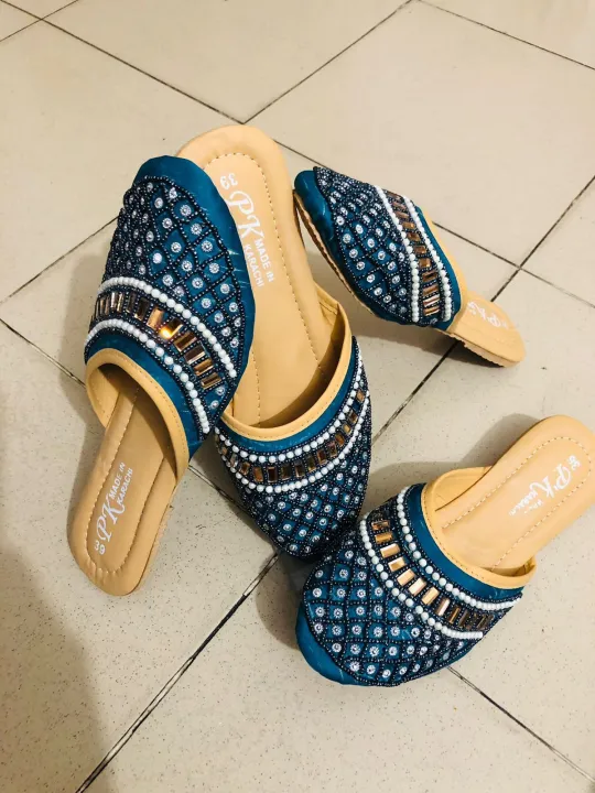 Pakistani%20Design%20Nagra%20Shoes%20for%20Ladies%20and%20Girls.%20Half%20Nagra%20Juttie%20gorgeous%20Design%20-%20Image%202