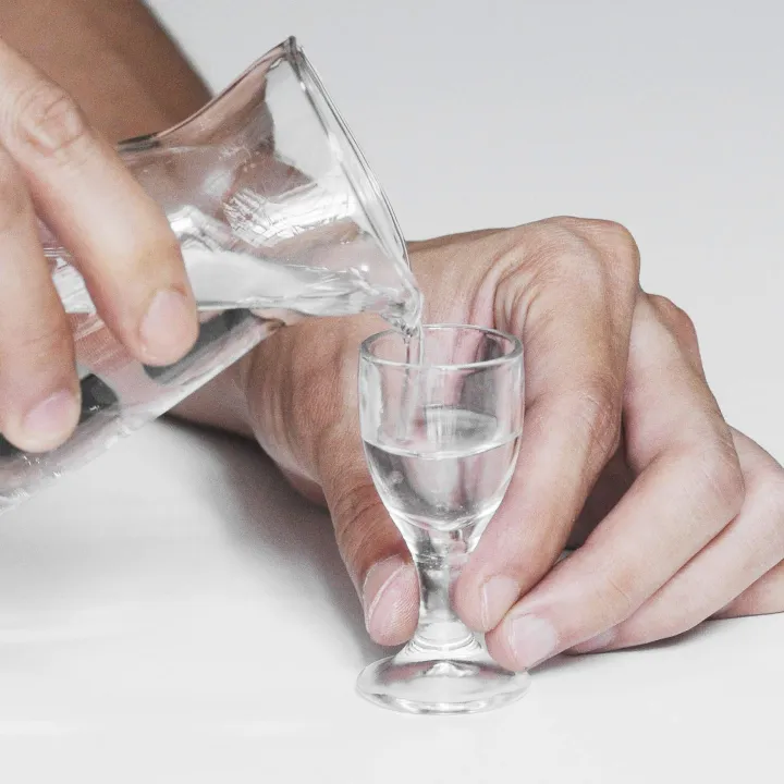 10ml%20Mini%20Shot%20Glasses%20Set%20of%206%20Sake%20Chinese%20Liquor%20Spirit%20Baijiu%20Sake%20Glass%20Cup%20Clear%20Alcohol%20Stem%20Drinkware%20Wholesale%20%20-%20Image%203