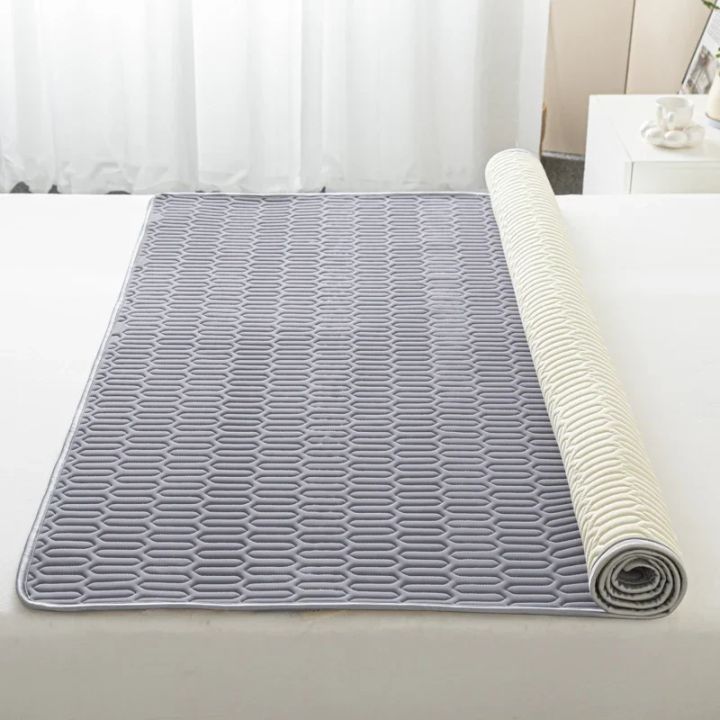 Cooling%20Bed%20Sheet%20Set%20with%20Pillowcases%20Ice%20Silk%20&%20Latex%20Quilted%20Breathable%20Cover%20Solid%20Summer%20Bedding%20Comfort%20&%20Heat%20Resistance%20-%20Image%205