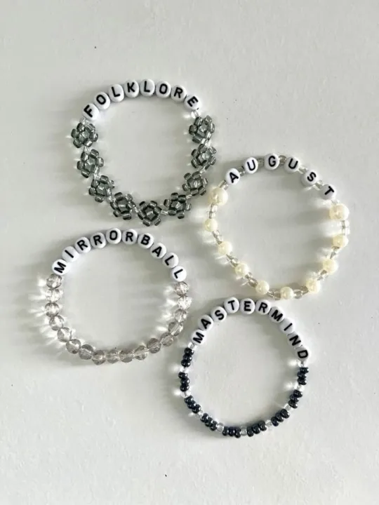 customise%20name%20bracelet%20charms%20bracelet%20with%20name%20beads%20-%20Image%205