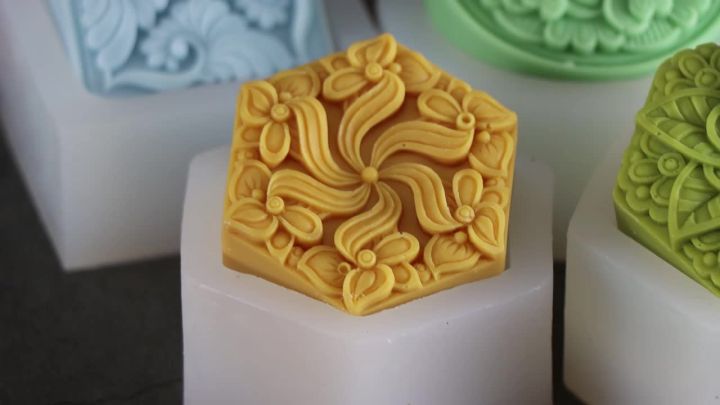 Hexagonal Embossed Flower Soap Mold 3D Round Flower Scented Candle Mold DIY Floral Designs Square Soap Plaster Mold Home Decor