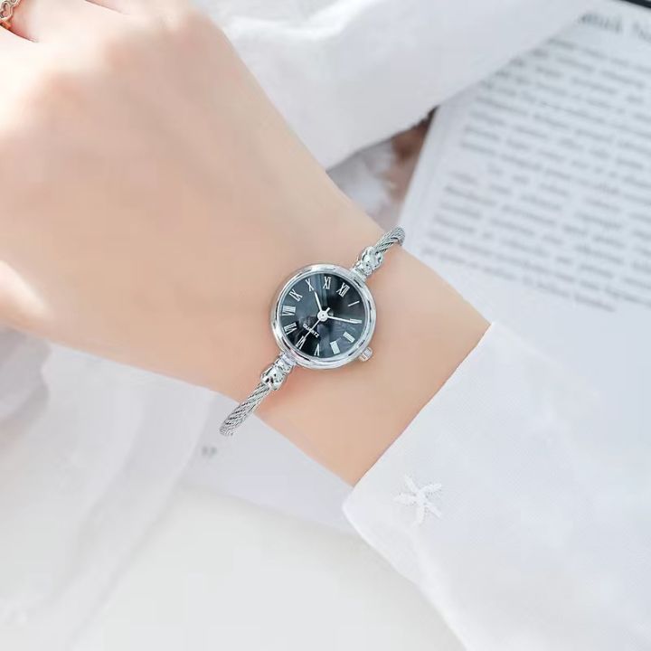 Fashion%20Women's%20Wristwatch%20Gold%20Bracelet%20Small%20Dial%20Elegant%20Watch%20New%20Cute%20Women%20Steel%20Bracelet%20Watch%20Quartz%20Wristwatch%20-%20Image%207