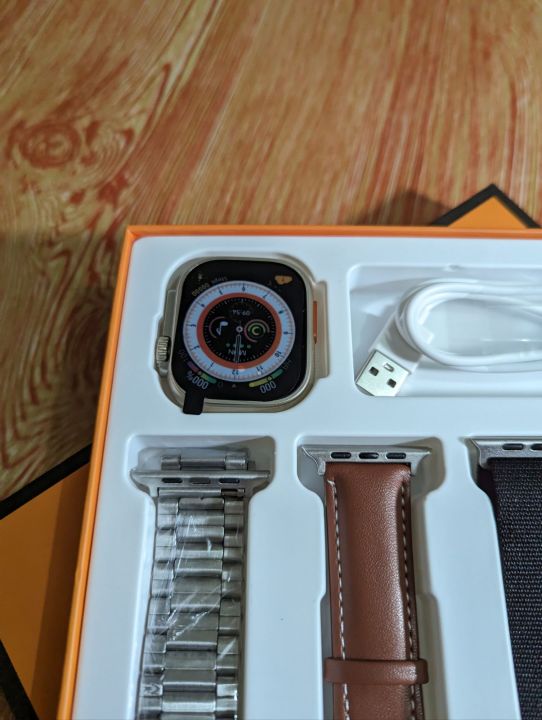 H10%20Ultra%20Max%20Smartwatch%20with%204%20Watch%20Straps%20-%20Image%203