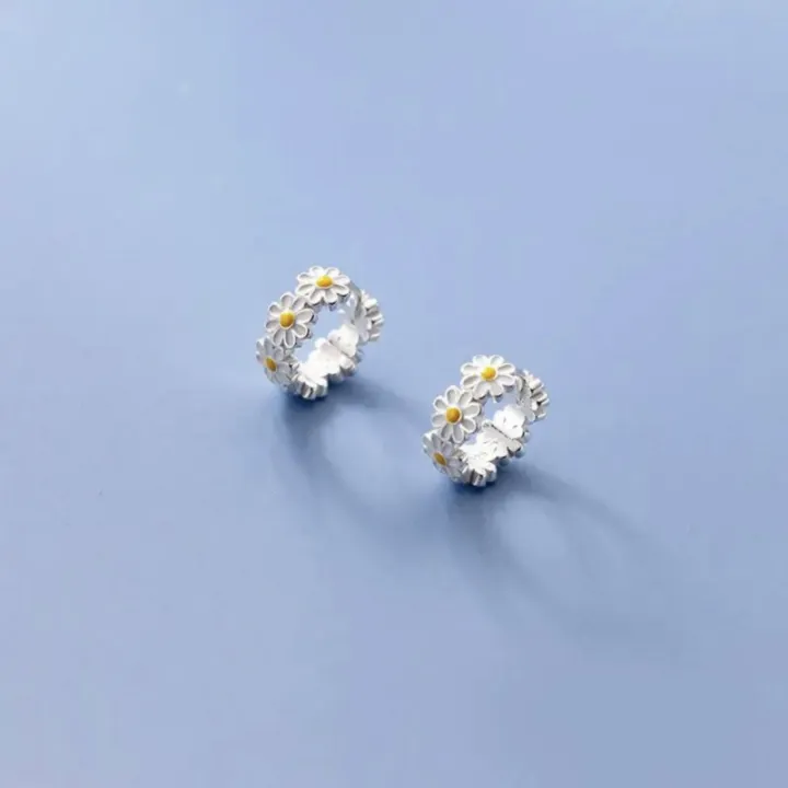 Sweet%20Daisy%20Flower%20Hoop%20Earrings%20For%20Women%202023%20New%20Fashion%20Round%20Earrings%20For%20Wedding%20Party%20Korean%20Temperament%20Ear%20Jewelry%20K0%20-%20Image%204