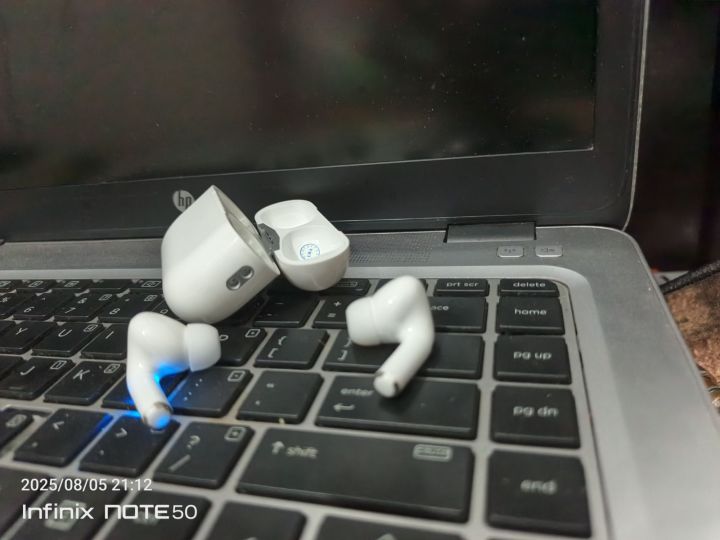 Realme%20Buds%20Air%20Pro%20Wireless%20Earbuds%20Multitouch%20Function%20TWS%20Wireless%20Mini%20Air%20Buds%20-%20Image%203
