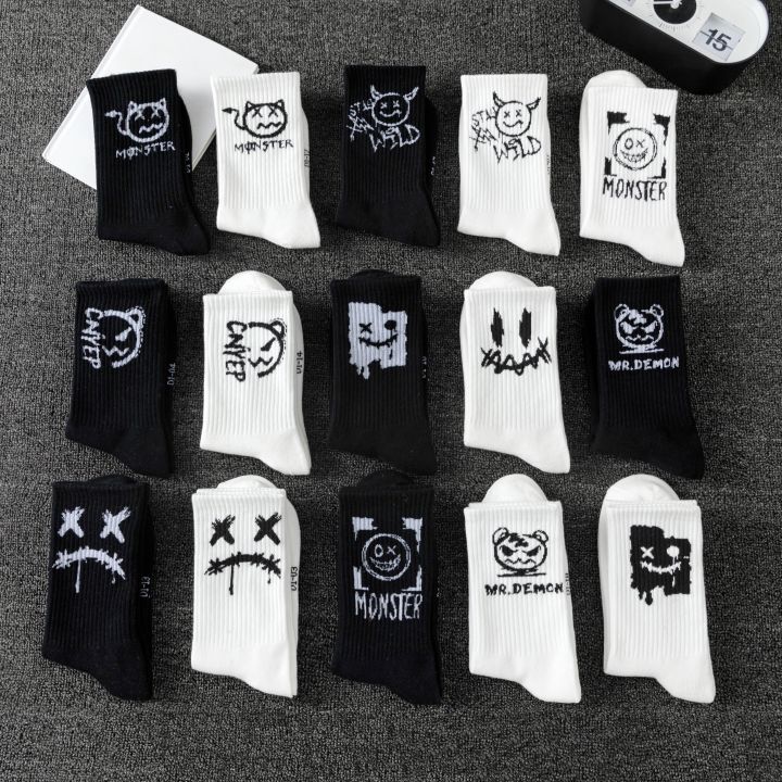 Random%20multiple%20pairs%20of%20men's%20crew%20socks%20graffiti%20ghost%20face%20unique%20street%20trend%20moisture%20wicking%20-%20Image%202