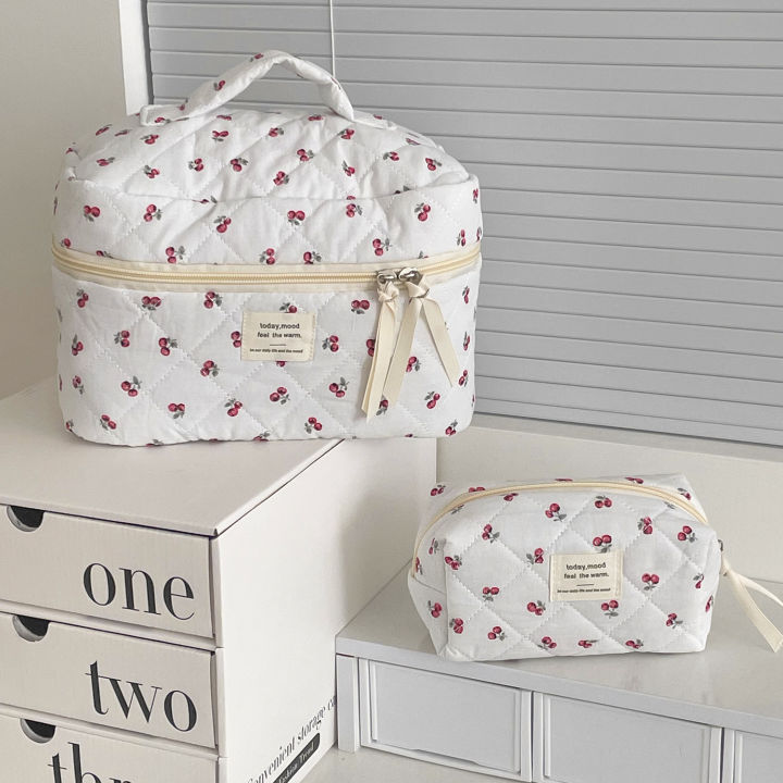Cherry%20Makeup%20Bag%20Women's%20Cosmetic%20Bags%20Fashion%20Portable%20Cute%20Cosmetic%20Travel%20Storage%20Pouch%20Handbag%20Cotton%20Quilted%20Zipper%20Purse%20-%20Image%203