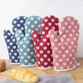 1 Piece Cotton And Linen Heart Printed Microwave Oven Gloves For Household Kitchen Thickened Heat-Resistant Gloves. 