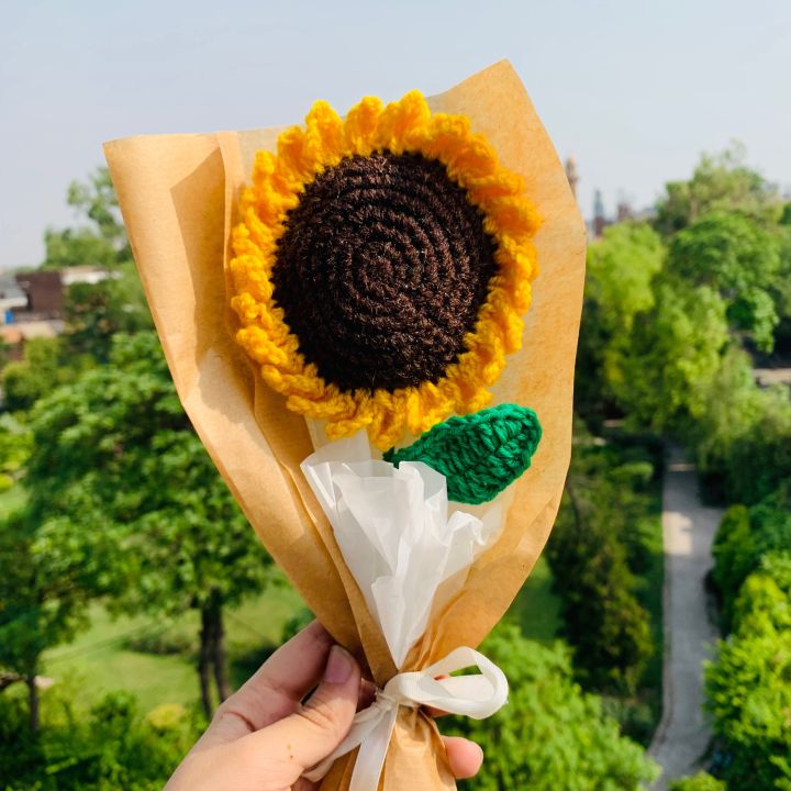 Crochet%20sunflower%20with%20complementary%20khaaki%20wrapping%20and%20custom%20stamped%20note/%20for%20custom%20note%20message%20us/%20best%20gift/%20birthday%20gift/graduation%20gift%20-%20Image%205