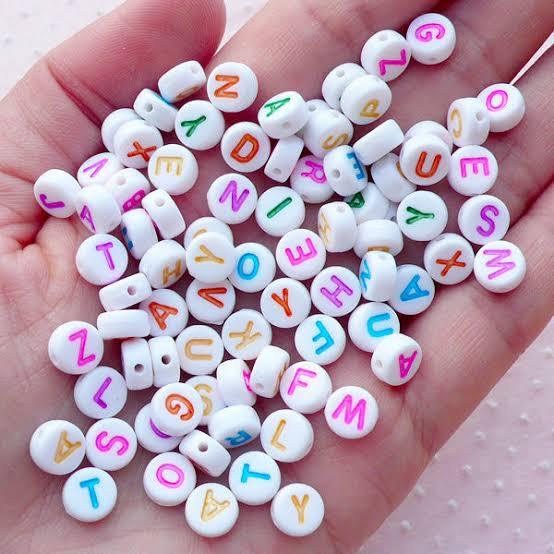50/100/200%20pcs%20pack%20of%20English%20Alphabet%20Beads,7mm%20White%20and%20Mixed%20Color%20Acrylic%20Flat%20Round%20Spacer%20Beads%20English%20Alphabet%20Beads%20for%20Bracelets%20and%20For%20Jewelry%20Making%20DIY%20Handmade%20Accessories%20by%20Gift%20Jewels%20-%20Image%204