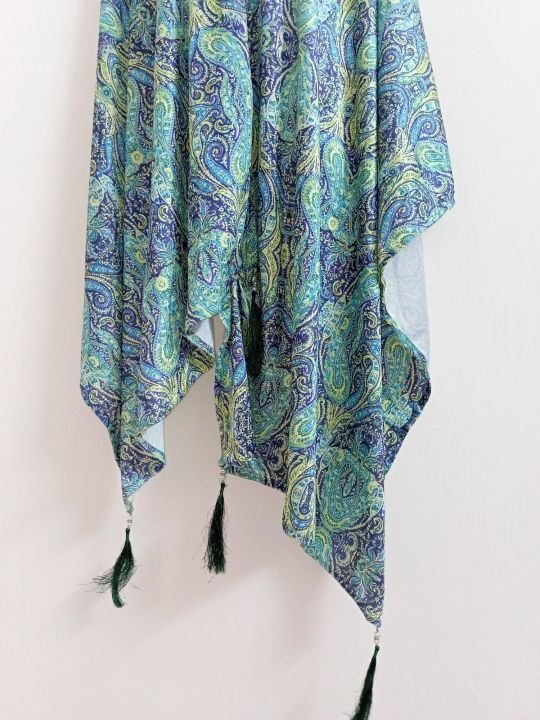 Women's%20fashionable%20velvet%20shawl%20-%20Image%204