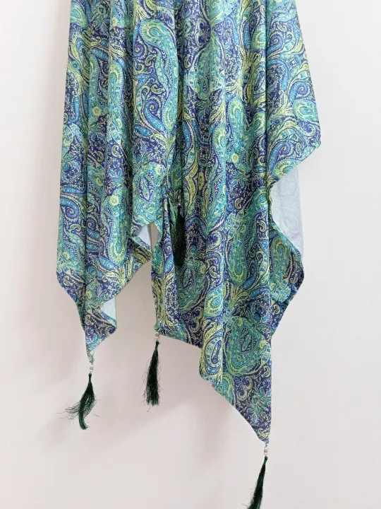 Women's%20fashionable%20velvet%20shawl%20-%20Image%204