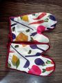 Oven Gloves heat resistant mitts. 