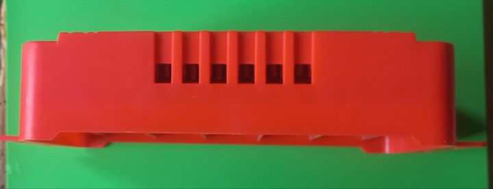 30%20Amp%20Solar%20Charge%20Controller%20with%204%20USB,%20Heat%20Sink%20and%20LED%20Display%20-%20Image%202