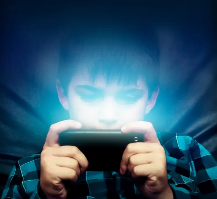 Blue%20light%20blocking%20glasses%20eye%20protection%20glasses%20for%20ages%206-15%20years%20-%20Image%204