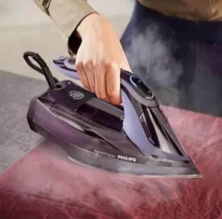 Philips%20Azur%208000%20Series%20Steam%20Iron%20DST8021/36%20-%20Image%207