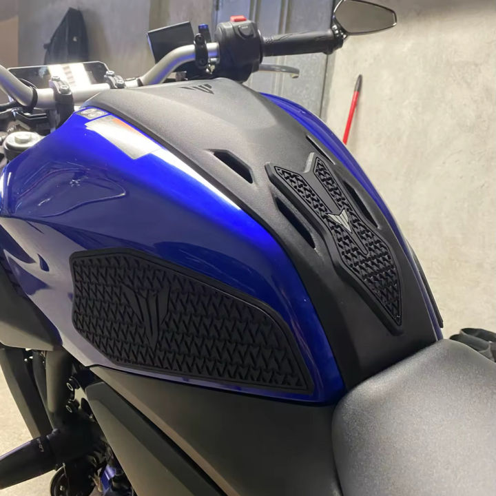 MT-07%202025%20Tank%20Pad%20Motorcycle%20accessories%20Fuel%20Tank%20Pad%20For%20YAMAHA%20MT-07%202025%20Non-slip%20Side%20Fuel%20Tank%20Waterproof%20Pad%20-%20Image%202