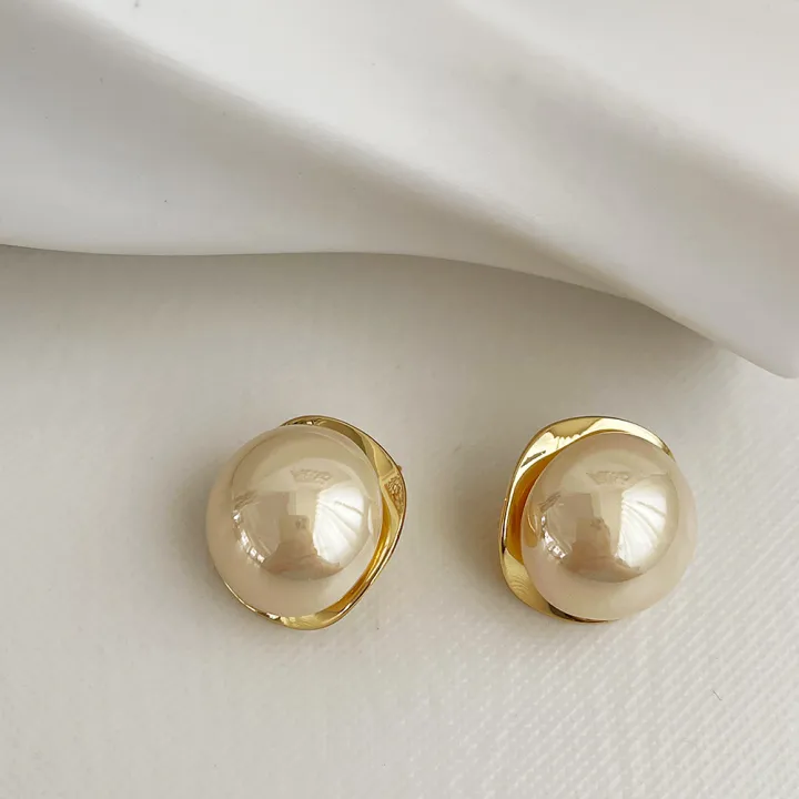 2024%20New%20Light%20Luxury%20Simple%20Elegant%20Golden%20Pearl%20Stud%20Earrings%20For%20Women%20Fashion%20Cute%20Metal%20Jewelry%20Party%20Gifts%20-%20Image%204