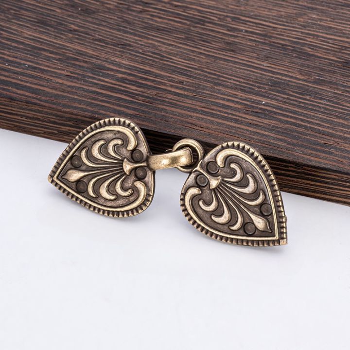 1pc%20Retro%20Plating%20Duckbill%20Buckle%20Clothing%20Decor%20Chain%20Cardigan%20Clip%20Sweater%20Blouse%20Clip%20Clothing%20Decoration%20Brooch%20Pins%20-%20Image%207