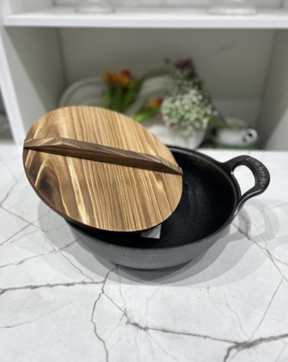 Seasoned%20Heavy%20Cast%20Iron%20Kadai%20Imported%20Quality%2027%20cm%20With%20Bamboo%20Lid%20-%20Image%202