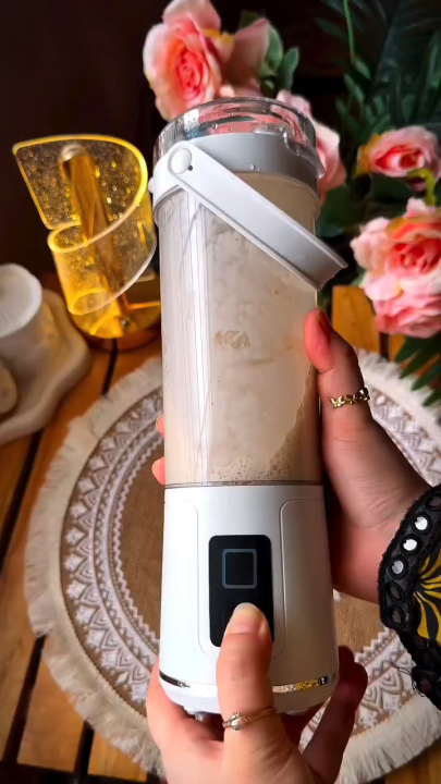 Wireless Portable Juicer Blender USB Rechargeable Electric Fruit Juice Maker Cup, 2 in 1 Juicing & Direct Drinking Design, Mini Smoothie Mixer for Fresh Fruit Juice, Shakes and Smoothies, Lightweight Personal Blender for Kitchen Office Gym Travel Camping