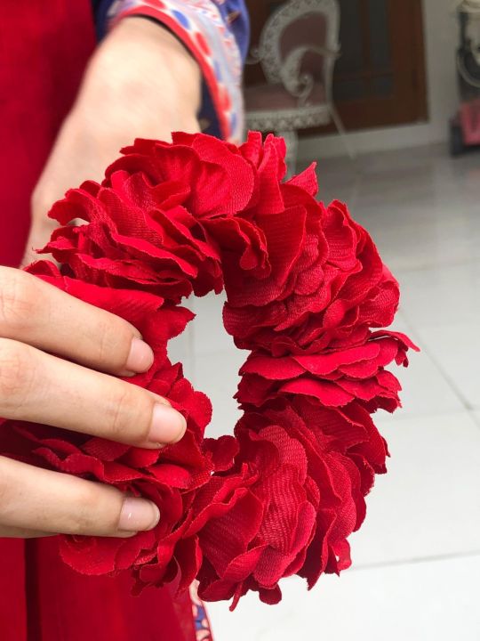 Artificial%20Flower%20Hand%20Gajra%20With%20velvet%20-%20Image%204