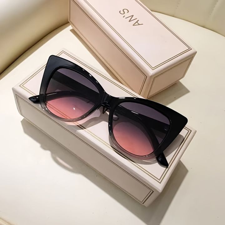 Women's%20cat's%20eye%20box%20simple%20gradient%20color%20matching%20Sunglasses-Joker%20fashion%20glasses%20-%20Image%202