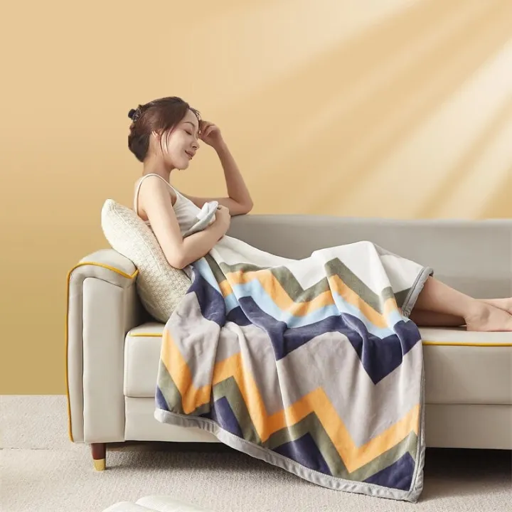 Extra%20Soft%20Flannel%20Blanket%20Thickened%20Nap%20Air%20Conditioning%20Blanket%20-%20Image%205