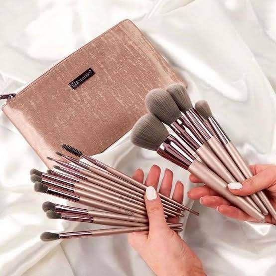 B_H cosmetic lavish elegance full makeup brushes set of 15 pieces