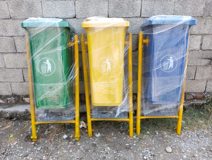 120%20Litre%20Dustbin%20With%20fixed%20Hanging%20Stand%20-%20Image%203