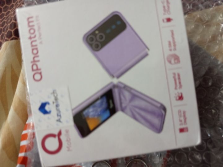 4%20sim%20standby/Qmobile%20QPhantom/%202.4"%20LCD%20Display/%201400mAh%20Big%20Battery%20/Powerful%20Speaker/%20Smart%20Camera%20/Wireless%20FM%20Radio%20/Quad%20SIM%20Supported%20/Powerful%20LED%20Touch/%201%20Year%20Warranty%0A/%20box%20pack%20-%20Image%206