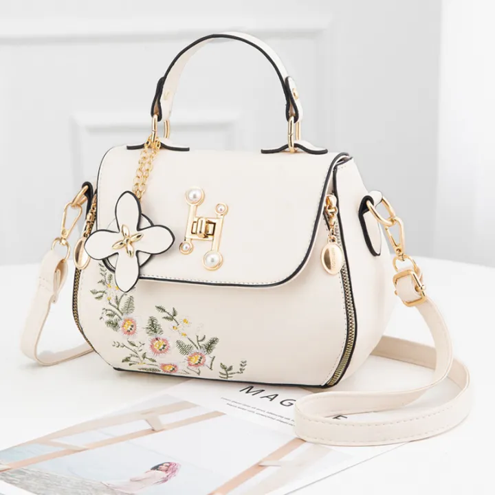 Embroidered%20Handbag%20Hot%20Selling%20Women%20Bag%20New%20Network%20Red%20Fashion%20Crossbody%20Bag%20Versatile%20Popular%20Bag%20PU%20Leather%20Shoulder%20Bag%20-%20Image%204