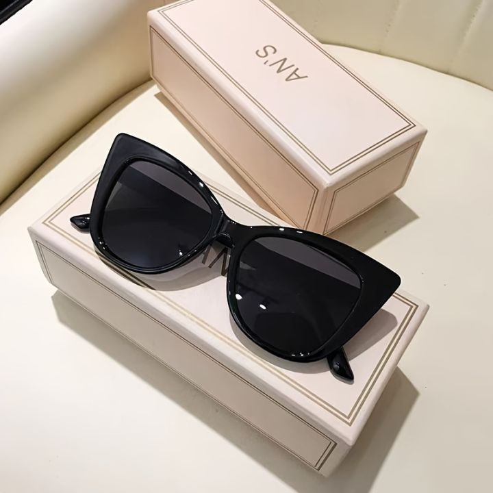 Women's%20cat's%20eye%20box%20simple%20gradient%20color%20matching%20Sunglasses-Joker%20fashion%20glasses%20-%20Image%203