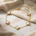 Sparkle Roniya Clover Bracelet. 
