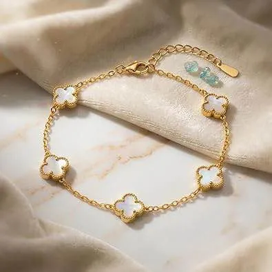 Sparkle%20Roniya%20Clover%20Bracelet%20-%20Image%203