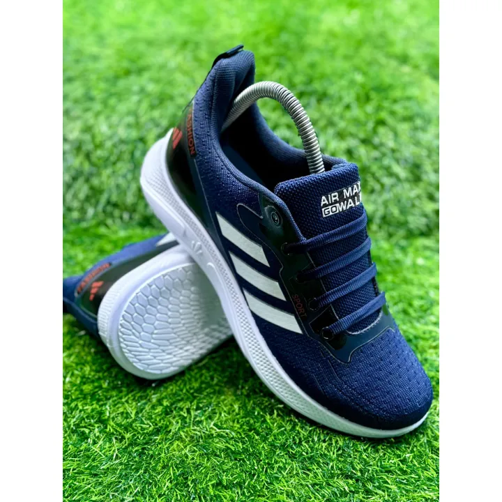 Trendy%20Casual%20Shoes%20For%20Men%20and%20Women%20Comfortable%20Everyday%20Footwear%20Stylish%20Fashion%20Design%20Soft%20Cushioned%20Sole%20For%20All%20Day%20Comfort%20-%20Image%204