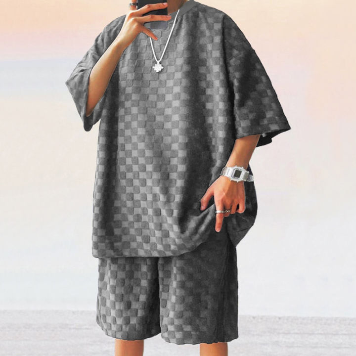 European%20and%20American%20Oversized%20Fashion%20Brand%20Men's%20Summer%20New%20Chessboard%20Plaid%20Loose%20Sports%20and%20Leisure%20Two-Piece%20Set%20-%20Image%203