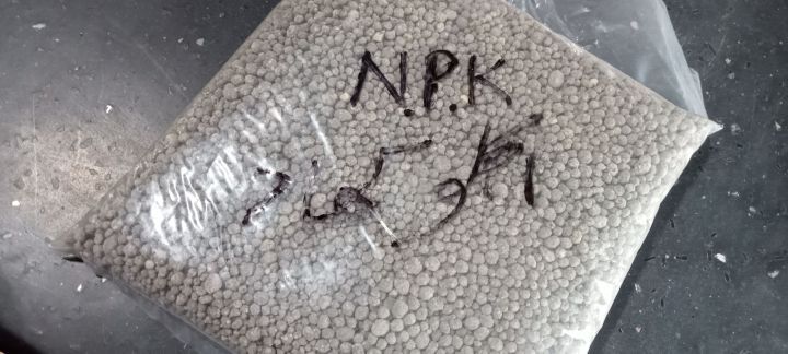 (NPK 8/23/18 ) 1Kg pack fertilizer increase plant growth. Nitrogen. phosphorus. potash. It makes plants strong. Easy to use. Add one spoon in each plant. It has N P K  content.